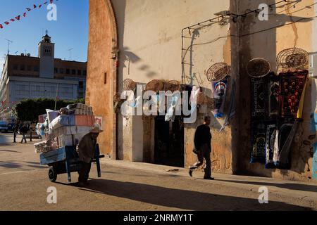 Tunez : Sfax. Murs de la médina. Bab Diwan (la porte principale pour entrer dans la medina) Banque D'Images