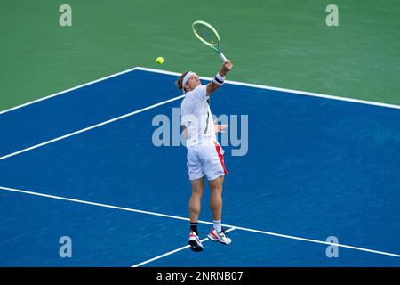 Malek Jaziri (TUN) contre Alejandro Davidovich Fokina (ESP) lors de leur ATP 500 Dubai Duty Free tennis Championships 2023 R32 Match sur 27 février 2023 à Dubaï, Émirats Arabes Unis. Photo de Victor Fraile / Power Sport Images Banque D'Images