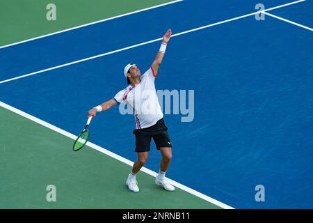 Malek Jaziri (TUN) contre Alejandro Davidovich Fokina (ESP) lors de leur ATP 500 Dubai Duty Free tennis Championships 2023 R32 Match sur 27 février 2023 à Dubaï, Émirats Arabes Unis. Photo de Victor Fraile / Power Sport Images Banque D'Images