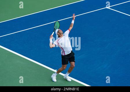 Malek Jaziri (TUN) contre Alejandro Davidovich Fokina (ESP) lors de leur ATP 500 Dubai Duty Free tennis Championships 2023 R32 Match sur 27 février 2023 à Dubaï, Émirats Arabes Unis. Photo de Victor Fraile / Power Sport Images Banque D'Images