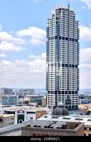 Johannesburg, Afrique du Sud, 15th novembre - 2022 : vue en hauteur du grand bâtiment du centre-ville. Le bâtiment le plus haut d'Afrique australe. Banque D'Images