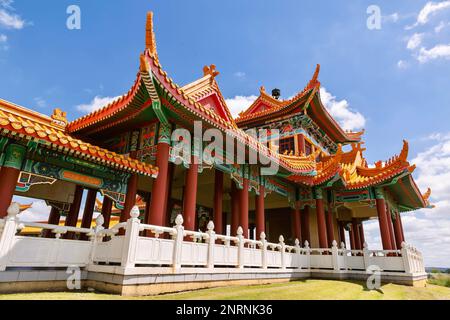 Bronkhorstspruit, Afrique du Sud, 26th février - 2023 : vue latérale du plus grand temple bouddhiste d'Afrique. Banque D'Images