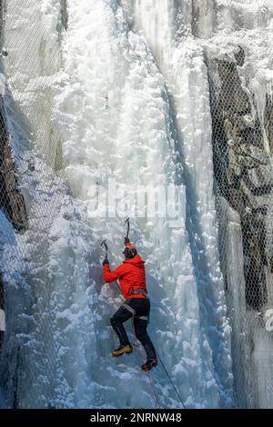 Escalade sur glace à Rjukan (Tinn, Telemark et Vestfold), Norvège. Banque D'Images