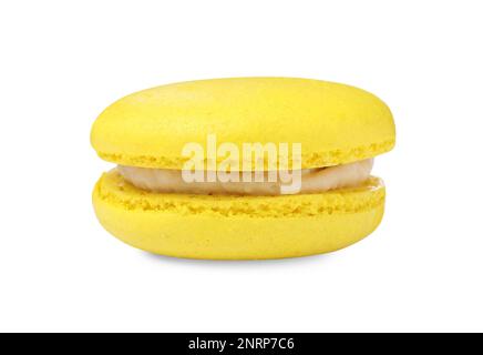 Macaron jaune isolé sur blanc. Délicieux dessert Banque D'Images
