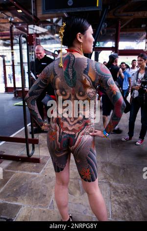 Artiste et collectionneur inconnu à la Convention internationale des tatouages de Londres 2016 de 12th, Tobacco Docks, Wapping, Londres. E2, ROYAUME-UNI. 25th septembre 2016 Banque D'Images
