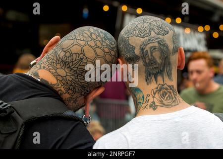 Artiste et collectionneur inconnu à la Convention internationale des tatouages de Londres 2016 de 12th, Tobacco Docks, Wapping, Londres. E2, ROYAUME-UNI. 25th septembre 2016 Banque D'Images