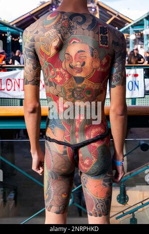 Artiste et collectionneur inconnu à la Convention internationale des tatouages de Londres 2016 de 12th, Tobacco Docks, Wapping, Londres. E2, ROYAUME-UNI. 25th septembre 2016 Banque D'Images