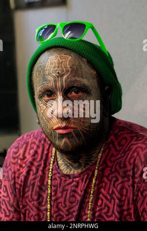 Artiste et collectionneur inconnu à la Convention internationale des tatouages de Londres 2016 de 12th, Tobacco Docks, Wapping, Londres. E2, ROYAUME-UNI. 25th septembre 2016 Banque D'Images