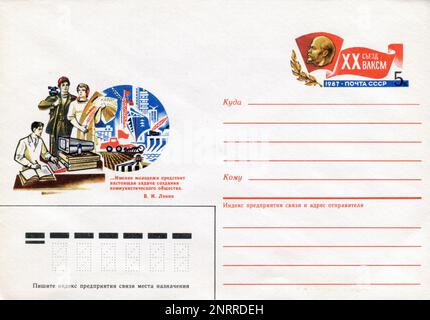 URSS - vers 1987: Une enveloppe postale de la première journée de l'URSS avec des timbres. XX Congrès du Komsomol (1987 / 1988). Banque D'Images
