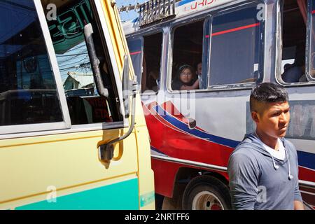 Scène de rue, marché de la cancha, Cochabamba, Bolivie Banque D'Images