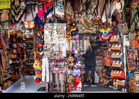 Magasin de souvenirs sur le sommet du Cerro de Monserrate, prochaine Santuario del Senor de Monserrate, église, Bogota, Colombie Banque D'Images