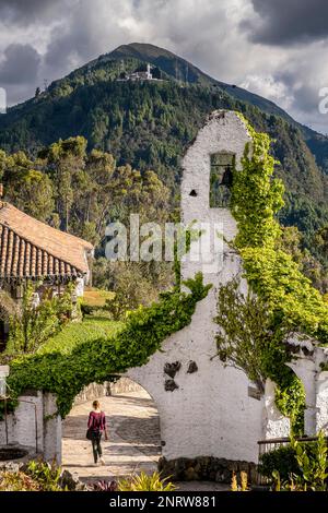 Petite chapelle sur le Cerro de Monserrate, prochaine Santuario del Senor de Monserrate, église, Bogota, Colombie Banque D'Images