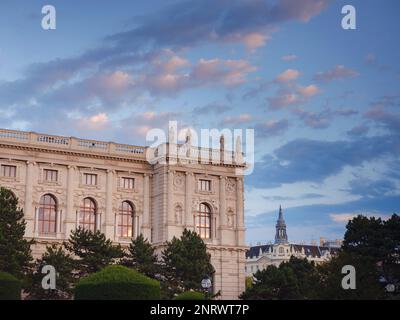 Musée d'Histoire de l'Art ou Musée Kunsthorisches à Vienne. Musée de la place Maria Theresa. Les deux bâtiments du musée ont été construits dans le style néo-Renaissance par l'architecte allemand Gottfried Semper. Banque D'Images