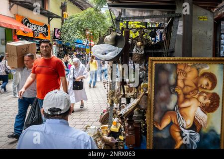 Antiquaire, à El Hueco zone commerçante, l'avenue de Carabobo, Medellin, Colombie Banque D'Images