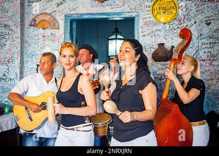 Les musiciens, à La Bodeguita del Medio, Habana Vieja, La Habana, Cuba Banque D'Images