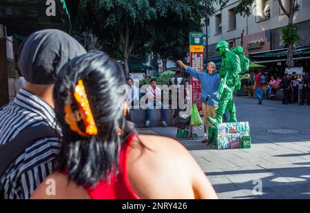 Artiste de rue,Francisco I Madero Street, Shopping Avenue, Mexico, Mexique Banque D'Images