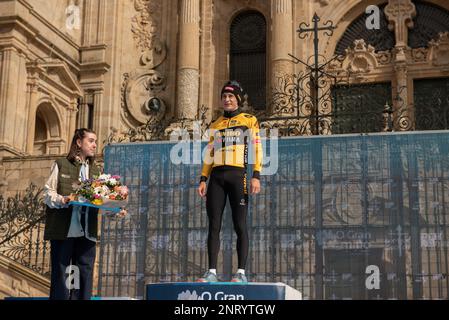 saint-jacques-de-compostelle, Espagne. 26th févr. 2023. Jonas Vingegaard remporte le trophée à la dernière étape de la compétition internationale O Gran Camiño. Credit: Xan Gasalla / Alamy Live News. Banque D'Images