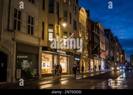 Albemarle Street à Mayfair dans le centre de Londres, à la sortie de Piccadilly. Londres, Angleterre, Royaume-Uni Banque D'Images