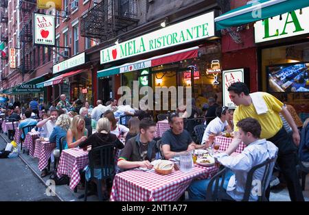 La petite Italie. La Mela. 167 Mulberry Street, New York City, USA, www.lamelarestaurant.com Banque D'Images