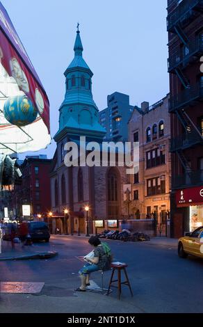 Chinatown. Mott St. église de la transfiguration,New York City, USA Banque D'Images