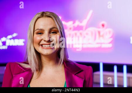 Rouille, Allemagne. 27th févr. 2023. Catharina Convents pose lors d'une séance photo des derniers participants au concours « miss Germany ». L'ancien pageant de beauté a eu une nouvelle direction depuis 2020, avec l'accent sur les personnalités des concurrents. Credit: Philipp von Ditfurth/dpa/Alay Live News Banque D'Images