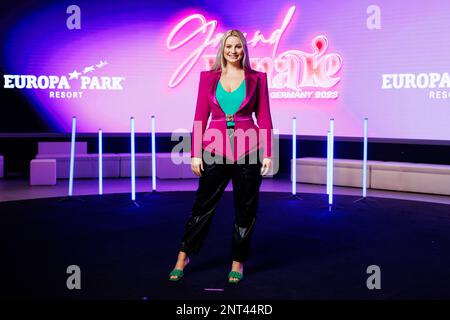 Rouille, Allemagne. 27th févr. 2023. Catharina Convents pose lors d'une séance photo des derniers participants au concours « miss Germany ». L'ancien pageant de beauté a eu une nouvelle direction depuis 2020, avec l'accent sur les personnalités des concurrents. Credit: Philipp von Ditfurth/dpa/Alay Live News Banque D'Images