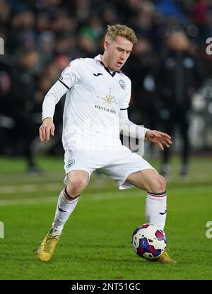 Oli Cooper de Swansea City pendant le match de championnat Sky Bet au stade Swansea.com, Swansea. Date de la photo: Lundi 27 février 2023. Banque D'Images