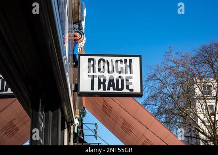 La marque de magasin de record de la zone commerciale de la zone du ciel bleu clair sur le 130 Talbot Road dans le quartier de Notting Hill à Londres, en Angleterre Banque D'Images