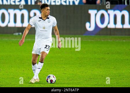 Swansea, Royaume-Uni. 27th févr. 2023. Nathan Wood de Swansea City en action. Match de championnat EFL Skybet, Swansea City et Rotherham Utd au stade Swansea.com de Swansea, pays de Galles, le lundi 27th février 2023. Cette image ne peut être utilisée qu'à des fins éditoriales. Utilisation éditoriale uniquement, licence requise pour une utilisation commerciale. Aucune utilisation dans les Paris, les jeux ou les publications d'un seul club/ligue/joueur. photo par Lewis Mitchell/Andrew Orchard sports photographie/Alamy Live News crédit: Andrew Orchard sports photographie/Alamy Live News Banque D'Images