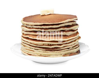 Pile de crêpes savoureuses avec beurre sur fond blanc Banque D'Images