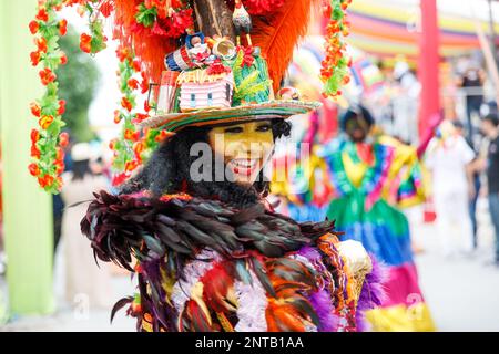 02.04.2023 République dominicaine carnaval annuel de Punta Cana. Portrait d'une charmante femme dominicaine Banque D'Images