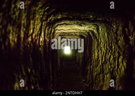 TUNEL do Pico do Gato, PR1 sentiers de randonnée de Pico do Arieiro à Pico Ruivo, Madère, Portugal Banque D'Images