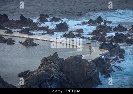 Piscine de lave, Porto Moniz, Madère, Portugal Banque D'Images