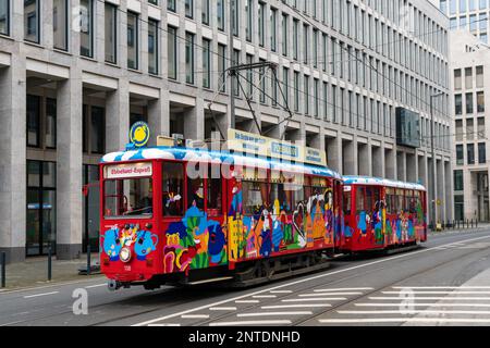 Francfort, Allemagne - 27 janvier 2018: Le Ebbelwei-Express, Apple Wine express en allemand, tram est un tramway historique utilisé principalement par les touristes pour Banque D'Images