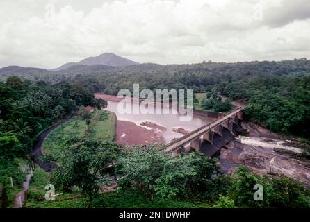 Barrage de Kallada en Urukunnu entre Thenmala près de Kolam, kerala, Inde, Asie Banque D'Images