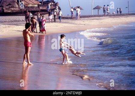 Kovalam, des étendues de plage de sable doré, très proche de la capitale Thiruvananthapuram, Kerala, Inde, Asie Banque D'Images