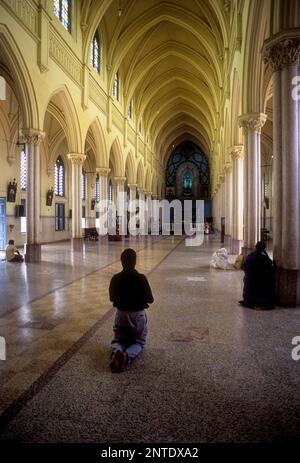 Intérieur de Vimalagiri coeur immaculé de la cathédrale catholique romaine de Marie ou de la cathédrale de Vimalagiri à Kottayam, Kerala, Inde, Asie Banque D'Images