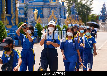 Découverte de la culture thaïlandaise : excursion à l'école dans un temple traditionnel. Chiang Rai, Thaïlande - 02.09.2023 Banque D'Images