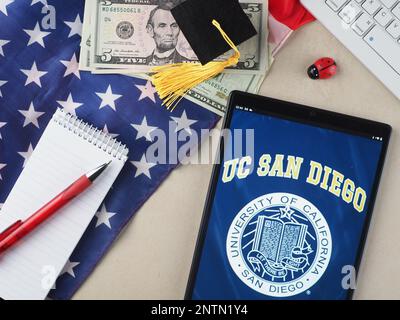 IIN cette illustration photo, Université de Californie, logo de San Diego (UCSD) vu sur une tablette. Banque D'Images