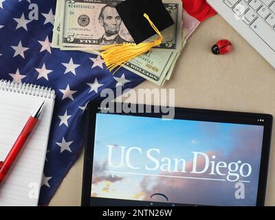 IIN cette illustration photo, Université de Californie, logo de San Diego (UCSD) vu sur une tablette. Banque D'Images