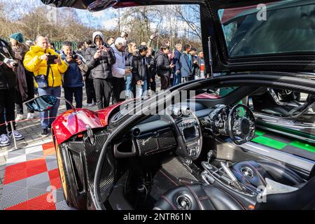 Les pétroliheads se sont rassemblés à la Sopers House pendant le week-end pour admirer plusieurs des Hypercars les plus rares et les plus chers au monde, Hertfordshire, Royaume-Uni Banque D'Images