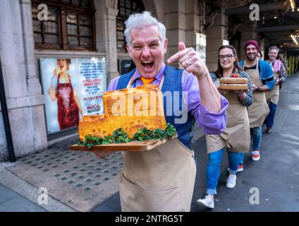 © Jeff Moore le Grand Bake Off musical britannique ouvre sur le West End au Noël Coward Theatre pour une course de douze semaines du 25 février au 13 mai 2023. JE Banque D'Images