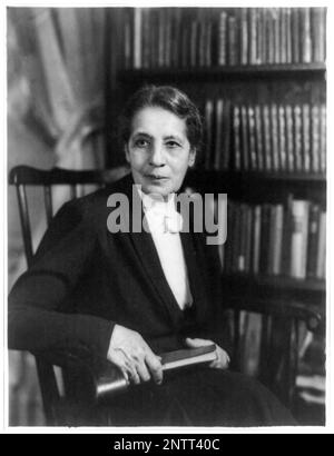 Dr Lise Meitner (1878-1968), physicien autrichien-suédois, photographie de portrait de Harris & Ewing, 1940-1960 Banque D'Images