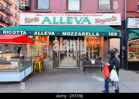 [Boutique historique] Alleva Dairy, 188 Grand St, New York, New York, New York photo d'un magasin de fromages dans le quartier Little Italy de Manhattan. Banque D'Images