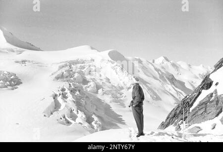 Visite des pistes de ski, Wildspitze, Alpes de l'Ötztal, Alpes du Centre-est, Tyrol, Autriche, 1956 Banque D'Images