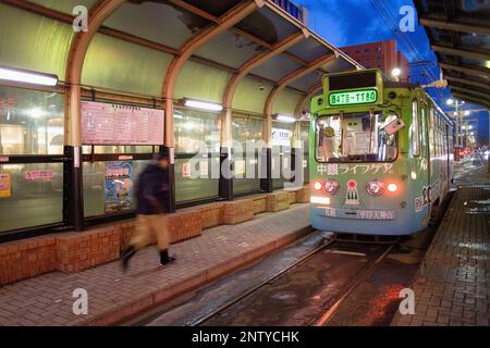 Dans Tusukisamu tramway dori, quartier des divertissements de Susukino, Sapporo, Hokkaido, Japan Banque D'Images