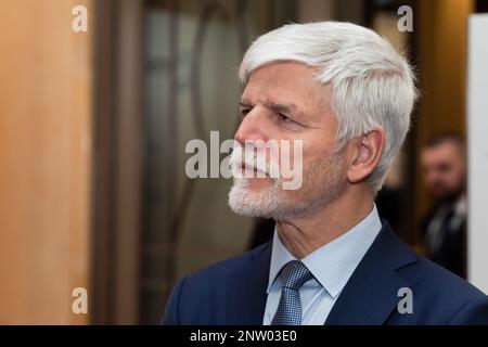 Munich, Allemagne. 18th févr. 2023. Le président tchèque Petr Pavel à la Conférence de Munich sur la sécurité 2023. La Conférence internationale du SMC est le principal forum mondial de discussion sur la politique de sécurité internationale. Petr Pavel est un homme politique tchèque et ancien général de l'armée qui est le président élu de la République tchèque. Il a auparavant été président du Comité militaire de l'OTAN de 2015 à 2018 et chef de l'état-major général des forces armées tchèques de 2012 à 2015. Crédit : SOPA Images Limited/Alamy Live News Banque D'Images