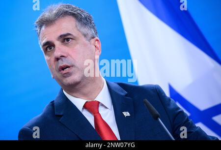 Berlin, Allemagne. 28th févr. 2023. Eli Cohen, ministre des Affaires étrangères d'Israël, prend la parole lors d'une conférence de presse après sa rencontre avec le ministre des Affaires étrangères Baerbock au Bureau fédéral des Affaires étrangères. Credit: Bernd von Jutrczenka/dpa/Alamy Live News Banque D'Images