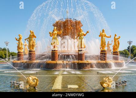 Fontaine d'amitié de la nation ou des peuples à VDNKh Banque D'Images