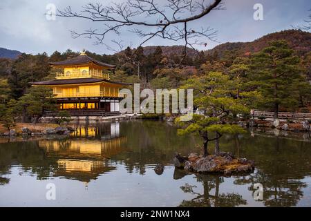 Temple Kinkakuji, le pavillon d'or, l'UNESCO World Heritage Site, Kyoto, Japon Banque D'Images